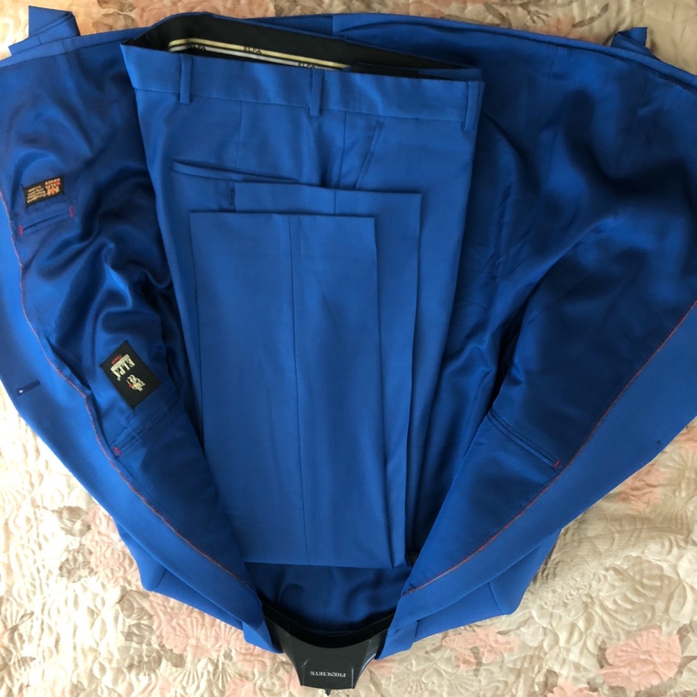 Men Suits - Picture 2 of 3